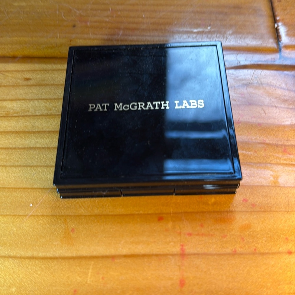 Pat McGrath Skin Fetish Divine Glow Highlighter in Golden Nectar